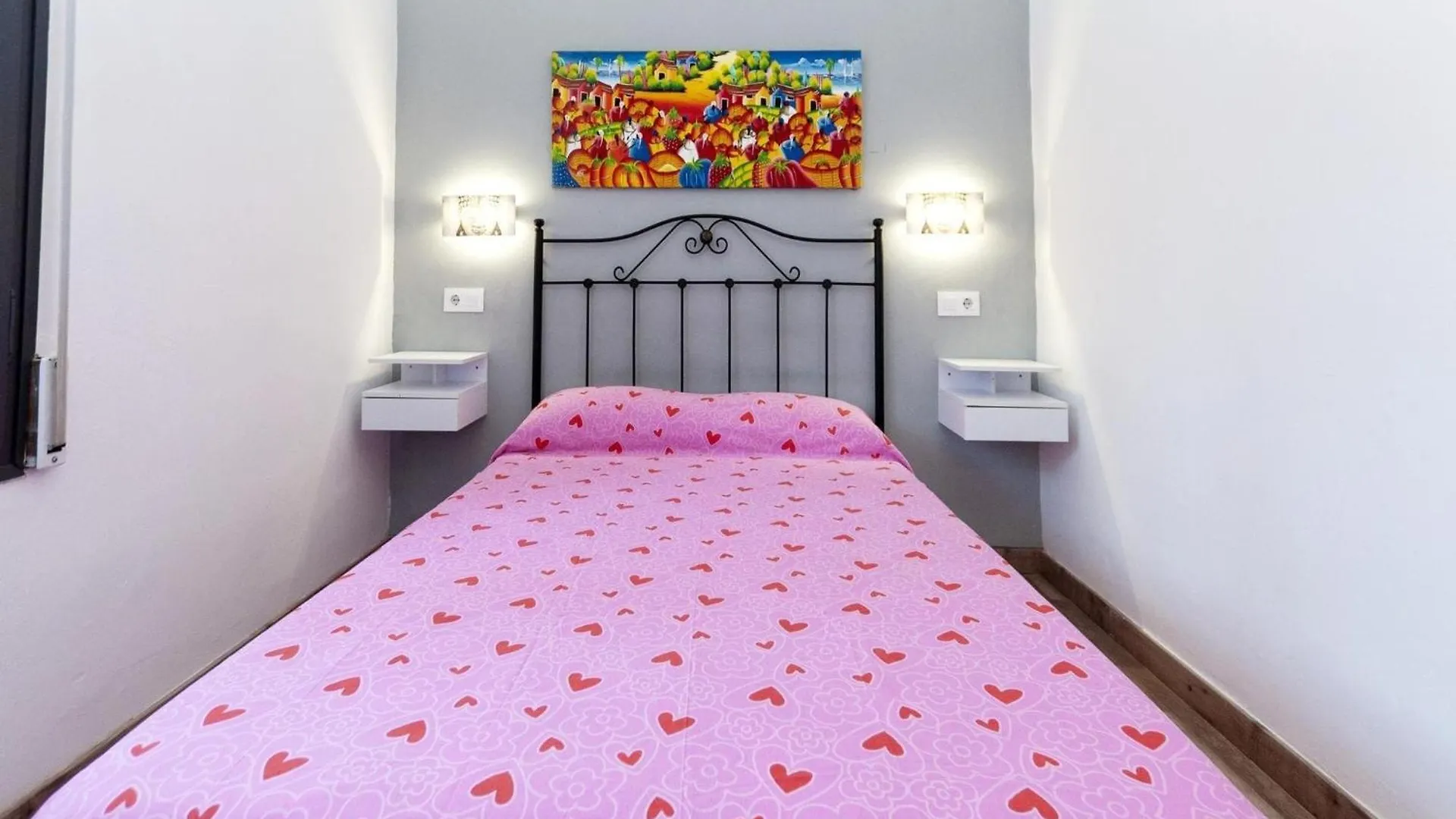 Beautiful 3-Bedroom Holiday Home In Roses