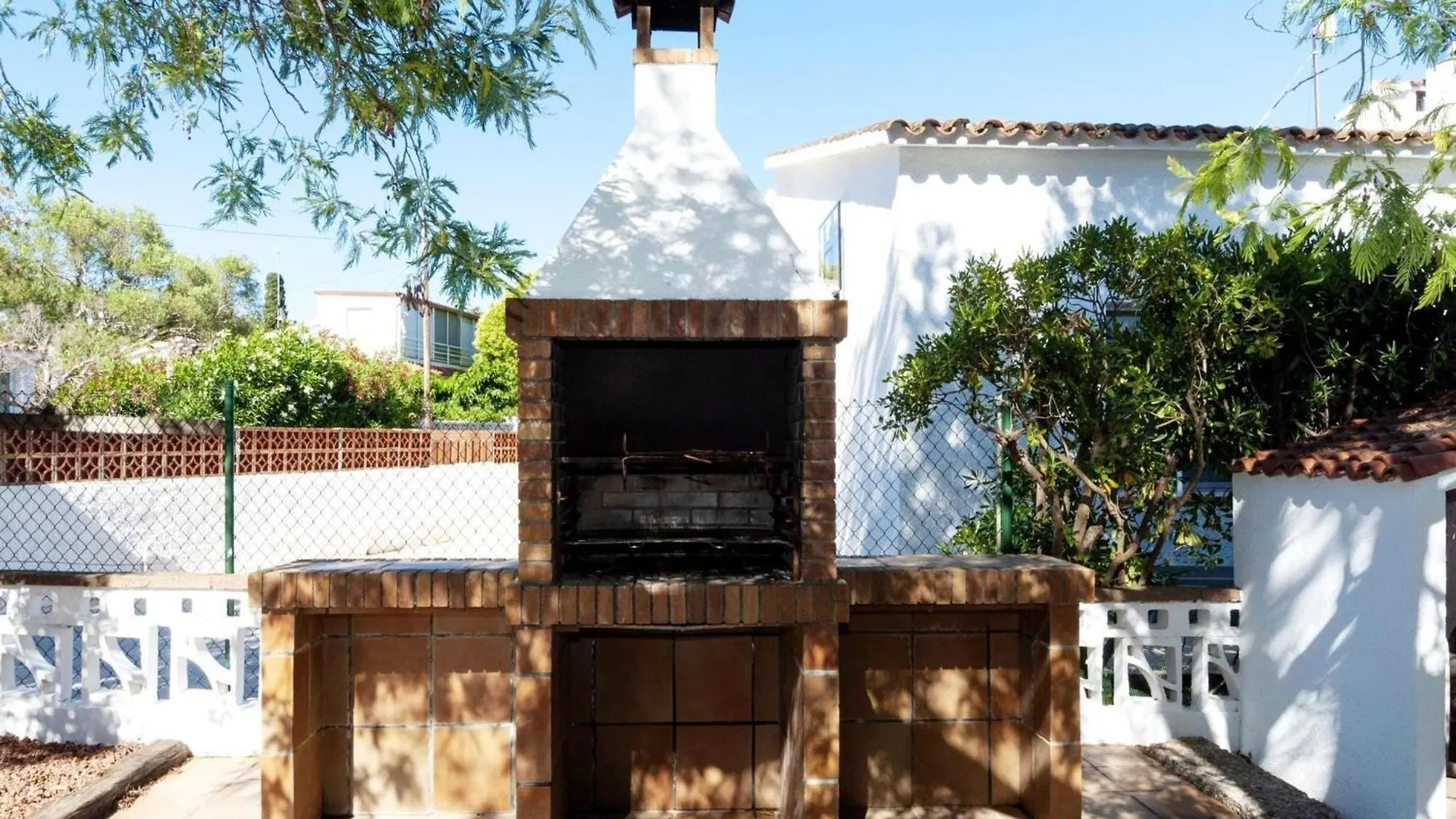 Beautiful 3-Bedroom Holiday Home In Roses Spagna