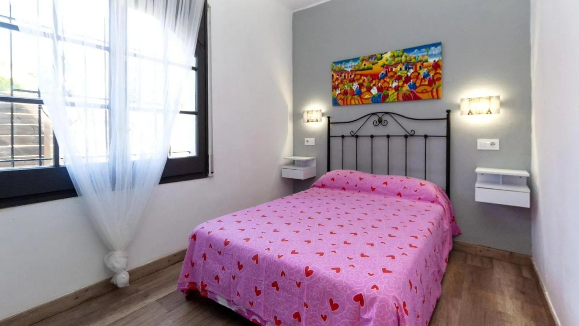 Beautiful 3-Bedroom Holiday Home In Roses Spagna