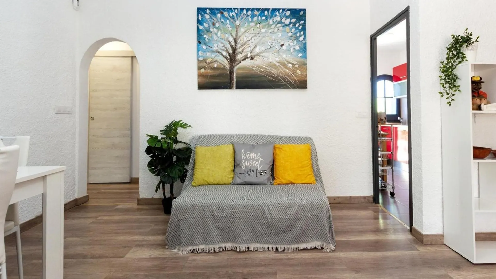 Beautiful 3-Bedroom Holiday Home In Roses