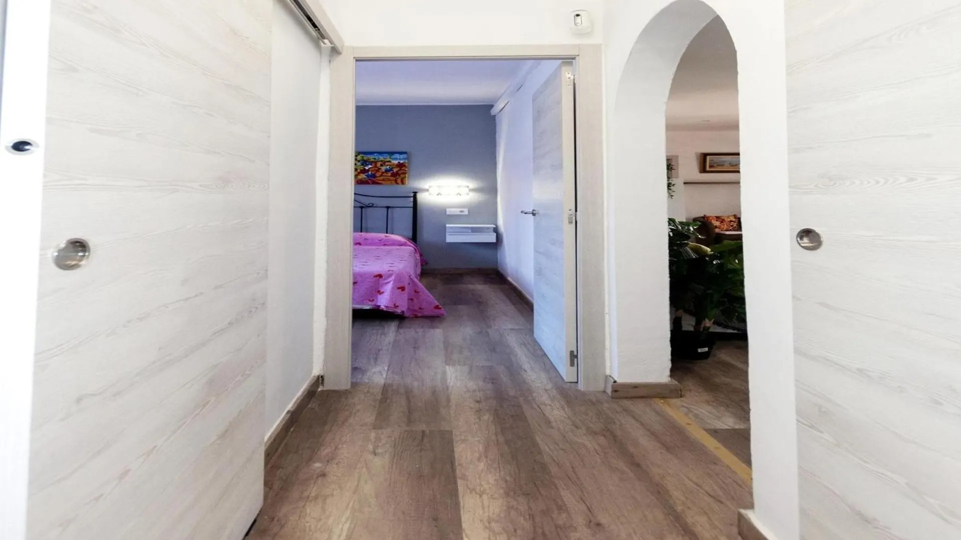 Beautiful 3-Bedroom Holiday Home In Roses