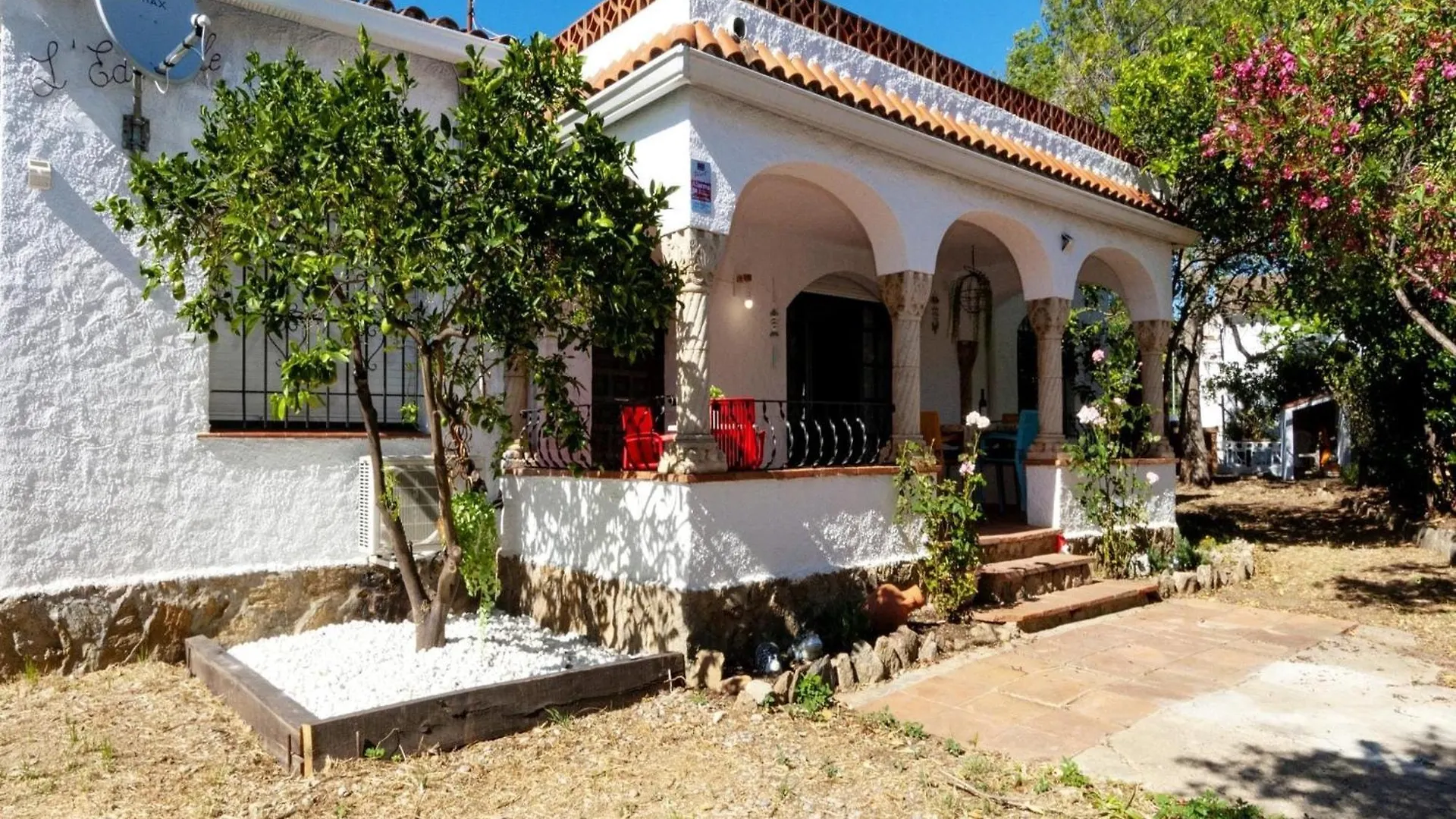 Beautiful 3-Bedroom Holiday Home In Roses